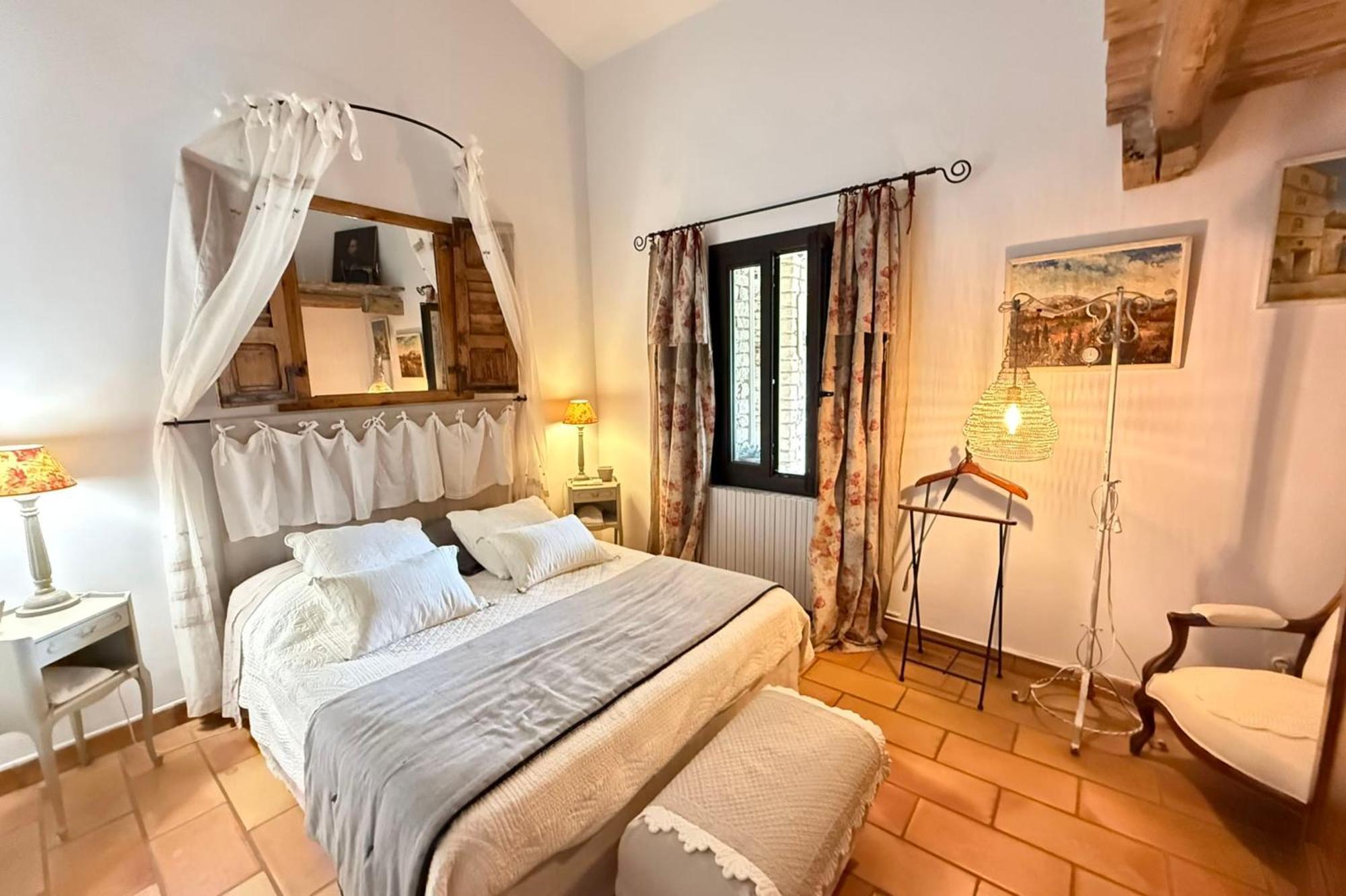 Beautiful Provencal Villa With Pool And Jacuzzi Lacoste  Exterior photo